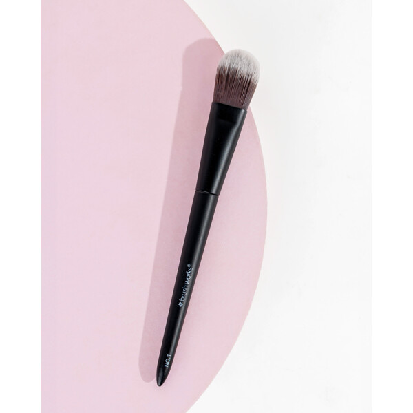 Brushworks No. 1 Foundation Brush (Bild 5 von 10)