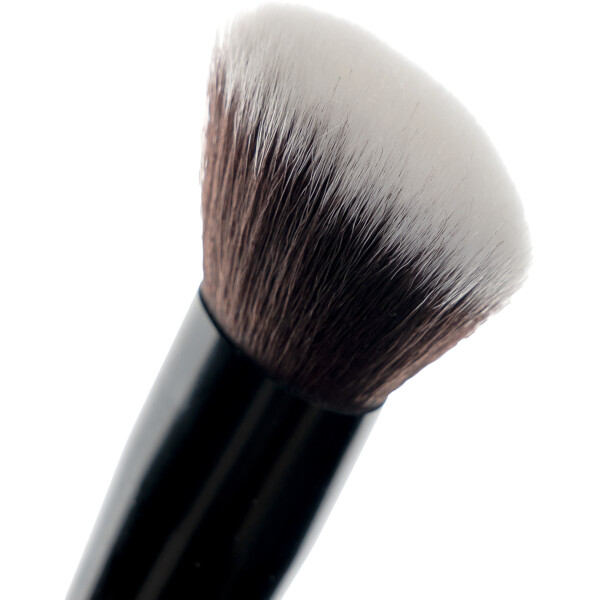 Brushworks No. 7 Angled Blush Brush (Bild 4 von 9)