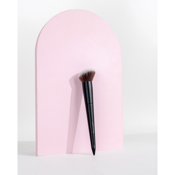 Brushworks No. 7 Angled Blush Brush (Bild 6 von 9)