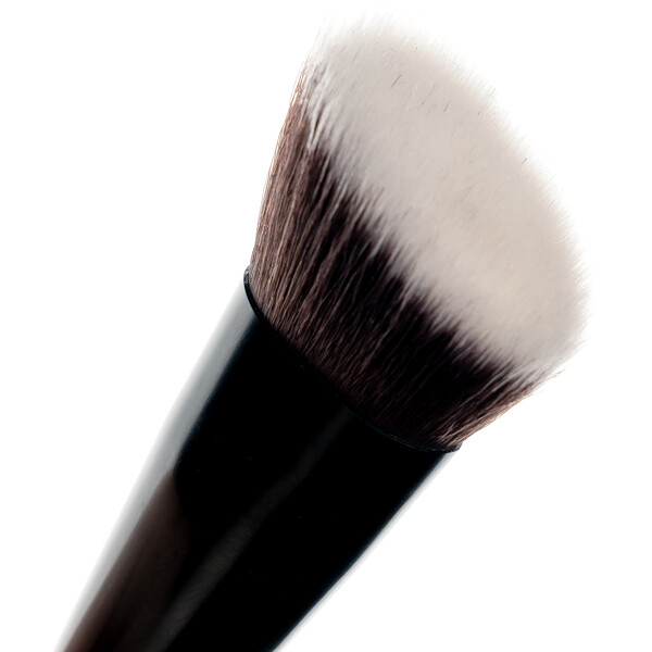 Brushworks No. 9 Angled Flat Foundation Brush (Bild 4 von 11)