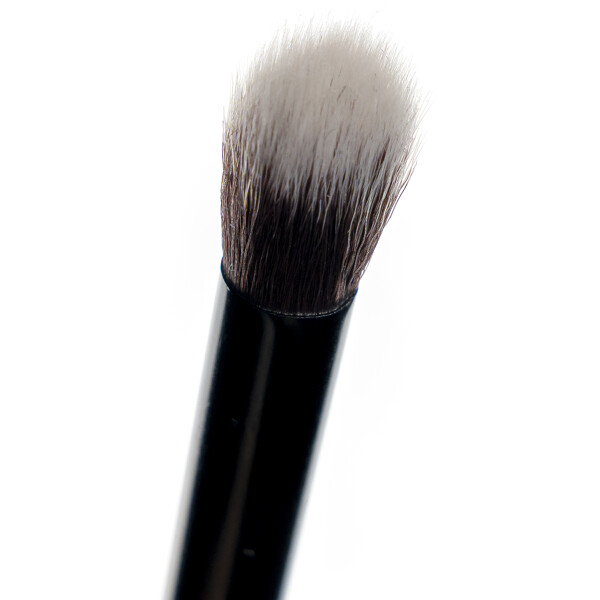 Brushworks No. 16 Tapered Blending Eye Brush (Bild 4 von 7)