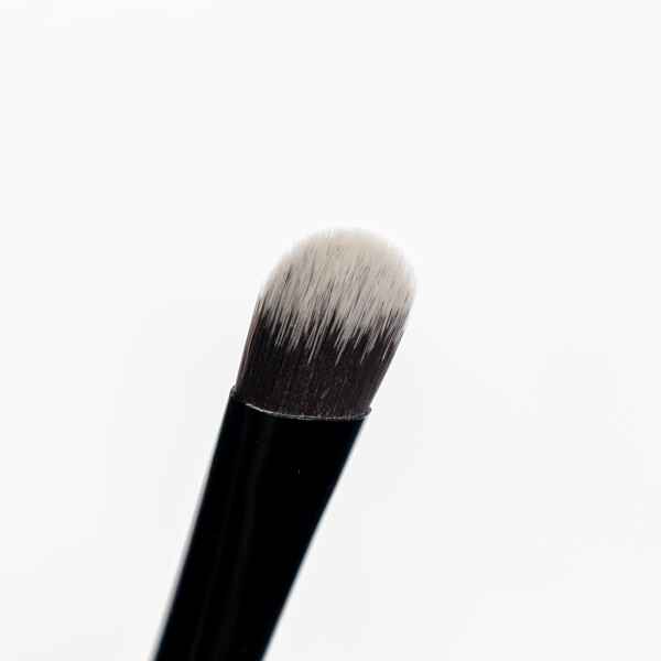 Brushworks No. 18 Flat Eye Brush (Bild 4 von 9)