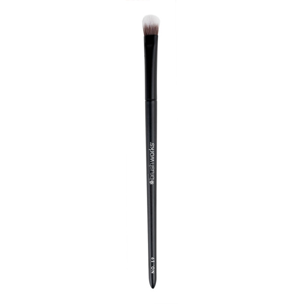 Brushworks No. 19 Crease Blending Eye Brush (Bild 3 von 6)