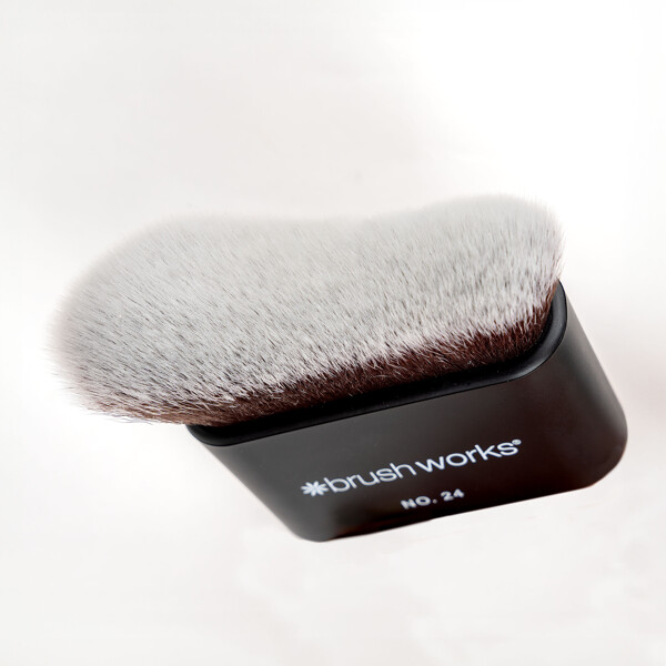 Brushworks No. 24 Blending Face & Body Brush (Bild 4 von 8)