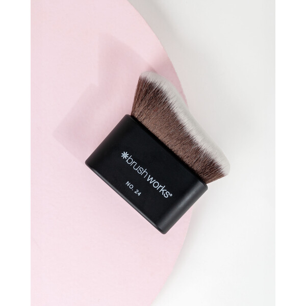 Brushworks No. 24 Blending Face & Body Brush (Bild 5 von 8)