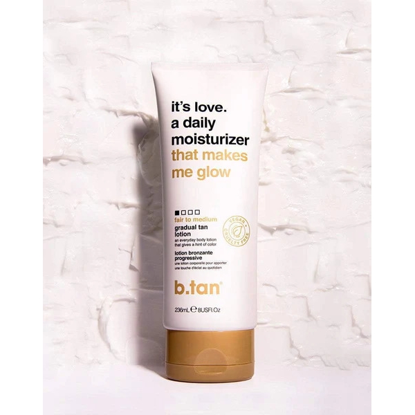 It's Love. A Daily Moisturizer Gradual Tan Lotion (Bild 2 von 5)